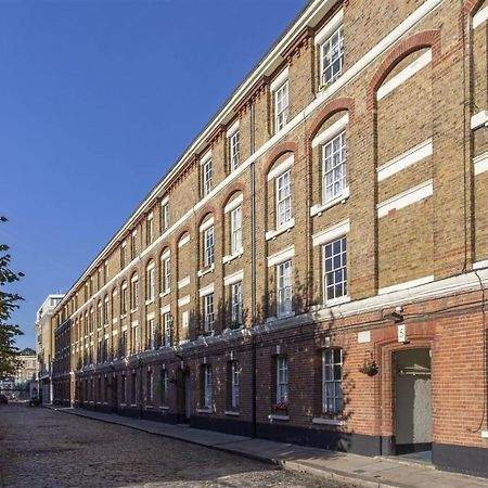 Traditional Victorian 2 Bed In Cobbled Street + Mod Cons - Full Home London Bagian luar foto