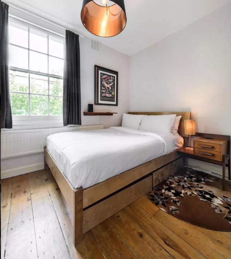 Traditional Victorian 2 Bed In Cobbled Street + Mod Cons - Full Home London Bagian luar foto