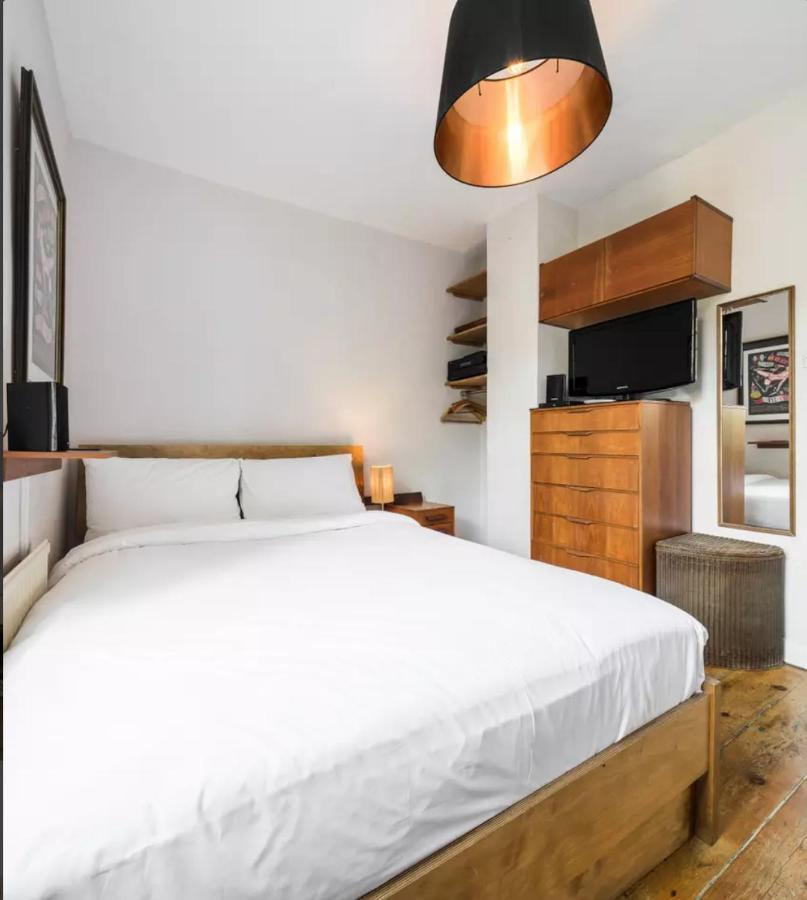 Traditional Victorian 2 Bed In Cobbled Street + Mod Cons - Full Home London Bagian luar foto