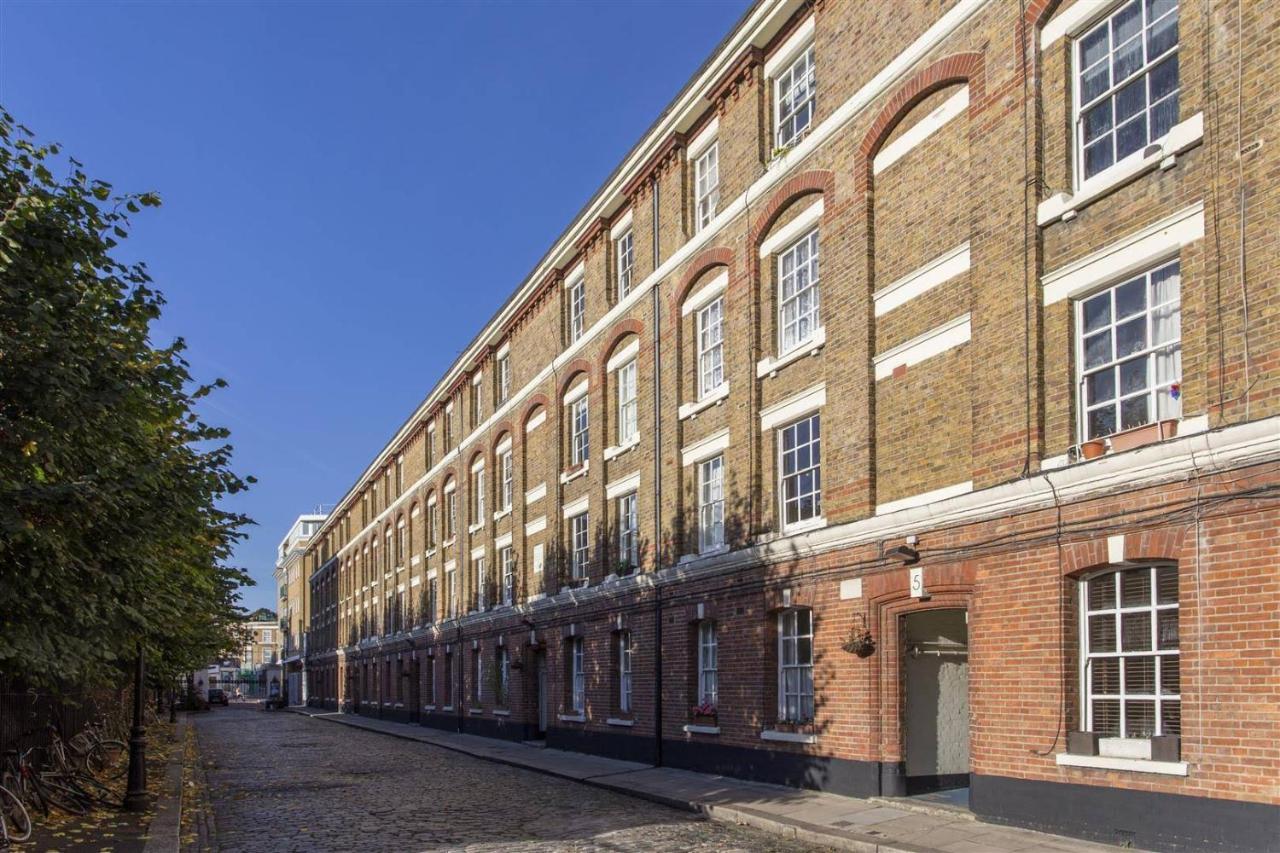 Traditional Victorian 2 Bed In Cobbled Street + Mod Cons - Full Home London Bagian luar foto