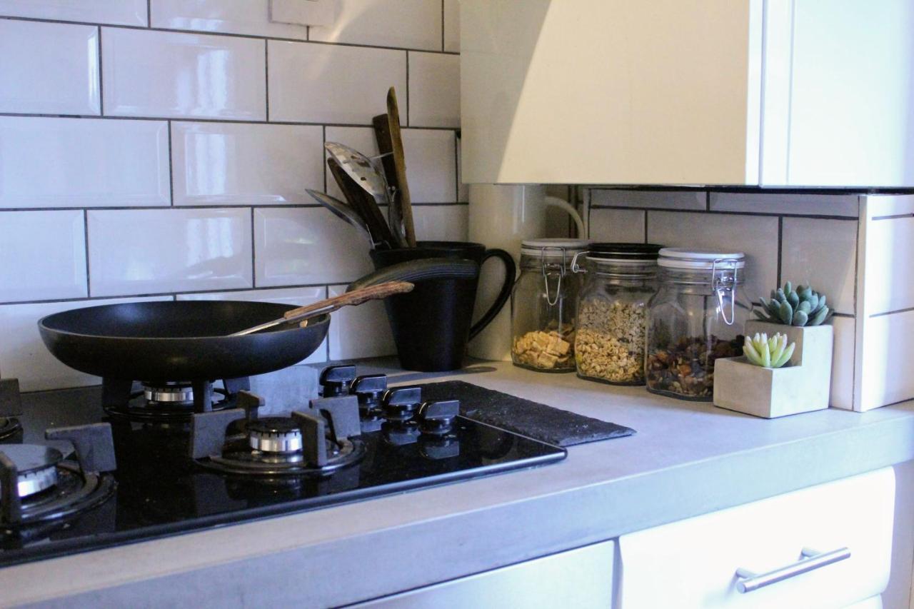 Traditional Victorian 2 Bed In Cobbled Street + Mod Cons - Full Home London Bagian luar foto
