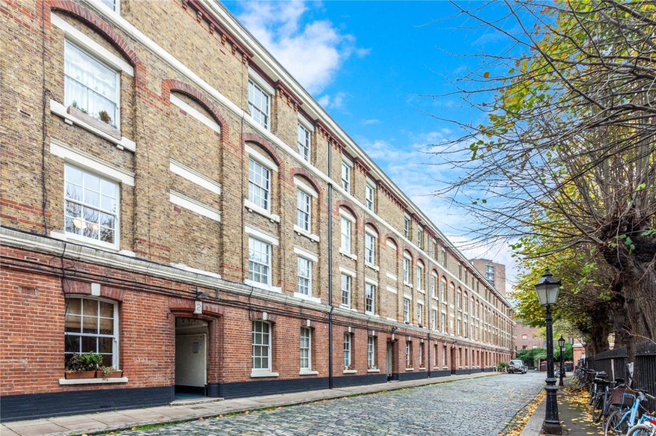 Traditional Victorian 2 Bed In Cobbled Street + Mod Cons - Full Home London Bagian luar foto