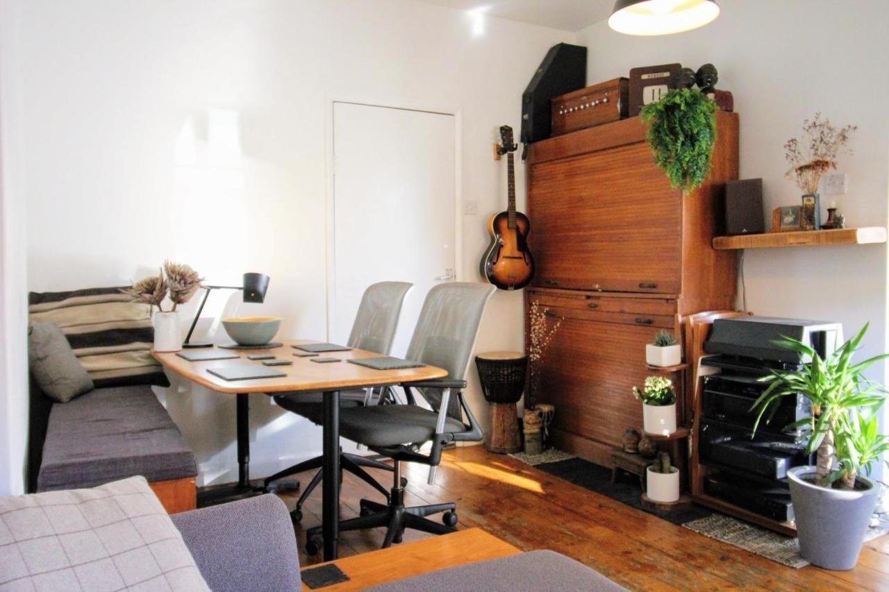 Traditional Victorian 2 Bed In Cobbled Street + Mod Cons - Full Home London Bagian luar foto